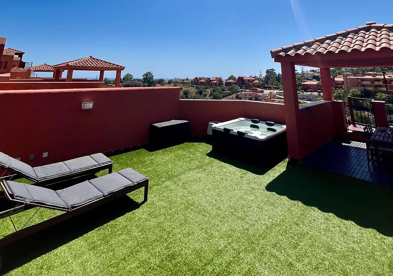 Penthouse Paradise Marbella - Jacuzzi & Sea Views! Espanha